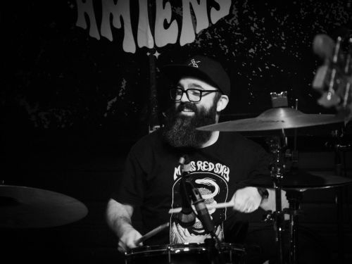 With special guest on drums : 1001 Bières' boss Julien !