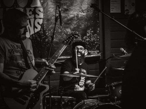 With special guest on drums : 1001 Bières' boss Julien !